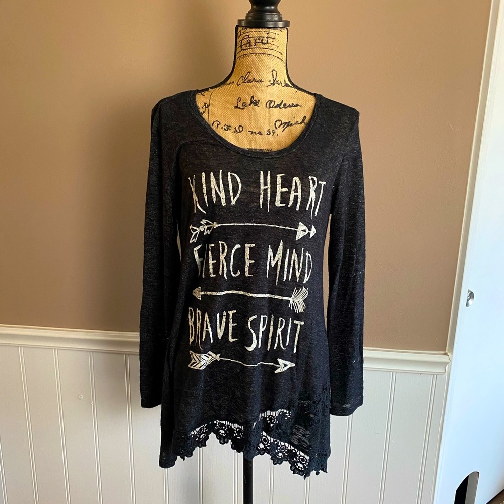 Graphic long sleeve with lace